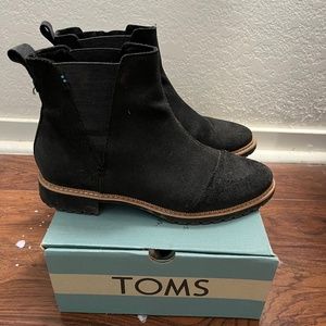 Toms black suede boots